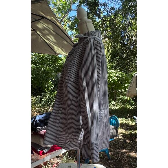 EDDIE BAUER Women's XL Gray White Stripe Wrinkle Free Fit Button Down Shirt - Picture 3 of 8